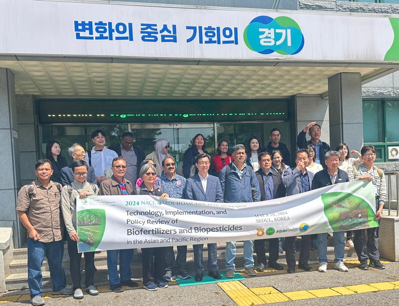 JAMTANI Paparkan Aplikasi Pupuk Organik pada Padi Air Asin dalam Jurnal Ilmiah di Konferensi APBB Korea Selatan